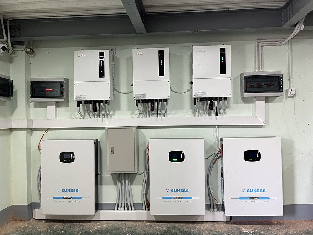 بطارية سونيس مع سوليس العاكس