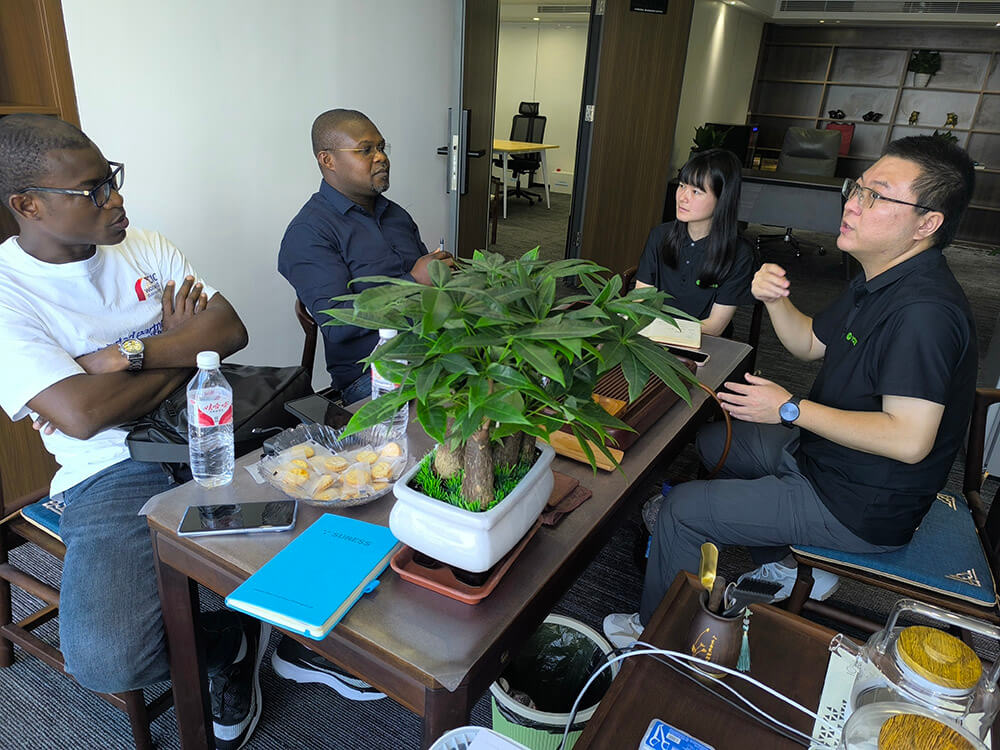 ترحيب حار بشريكنا الفرنسي ميشيل!