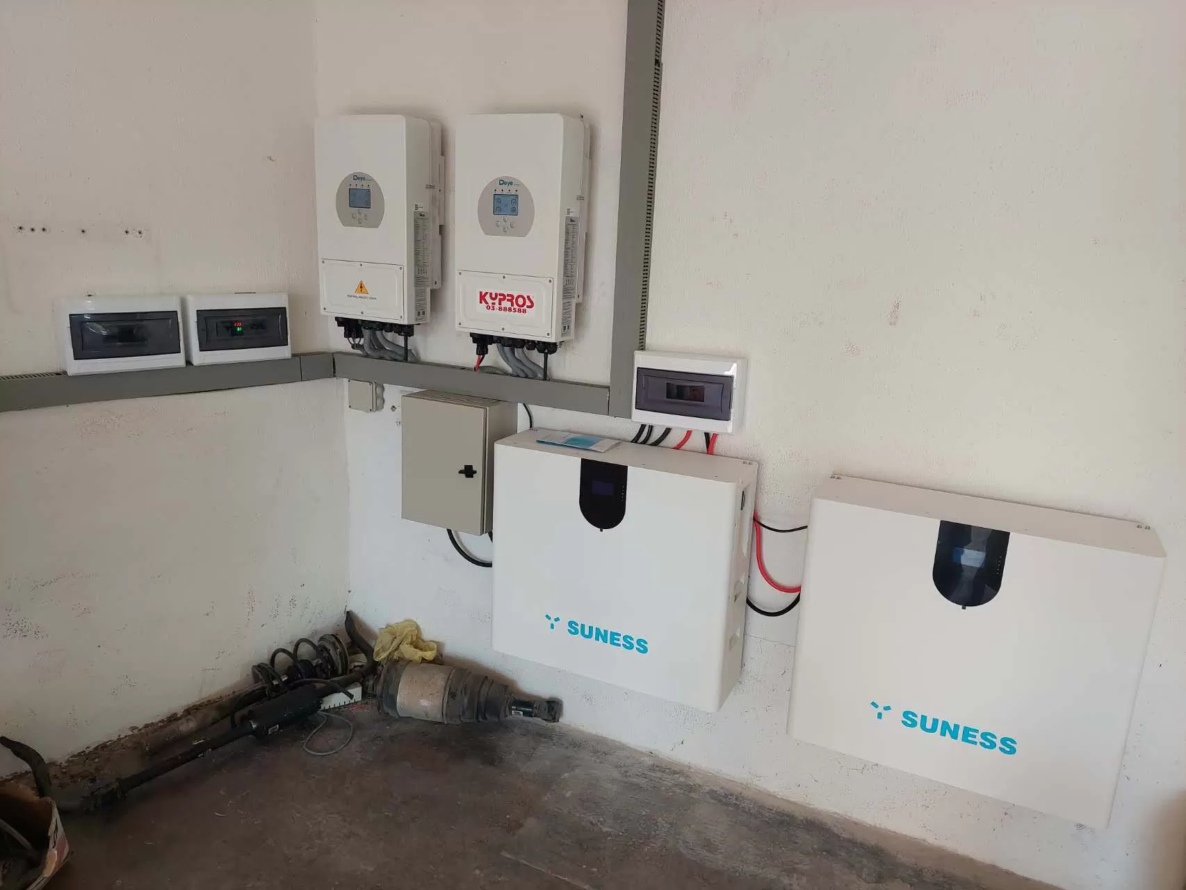 Which battery is better for inverter