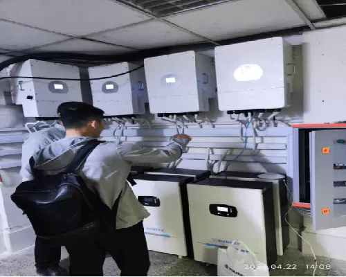 كم من الوقت يمكن أن تدوم البطاريات الشمسية عادة?