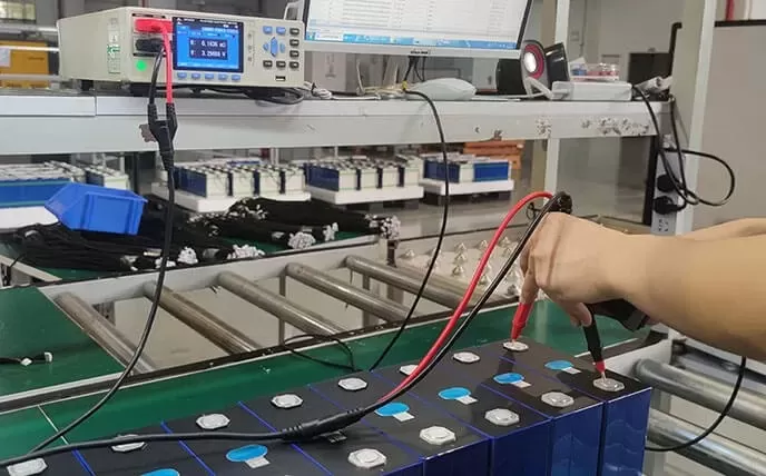 مصنعو بطاريات الليثيوم